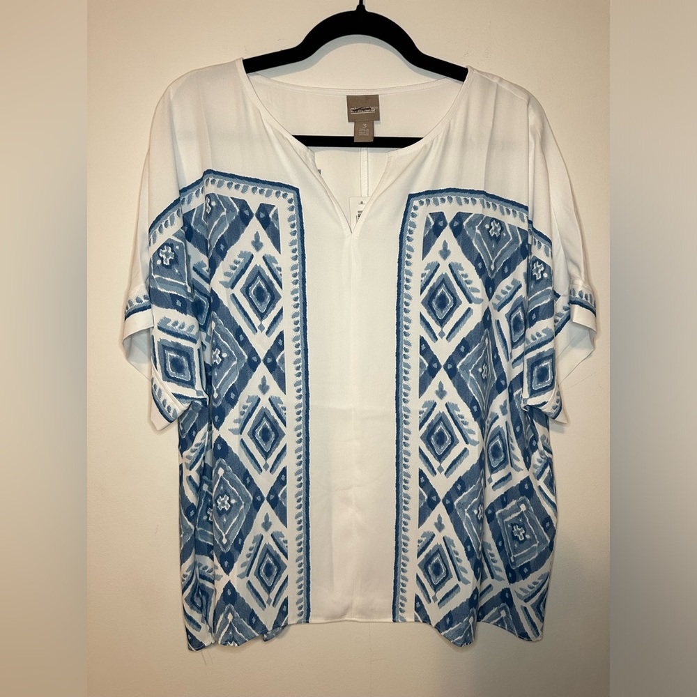 Chico’s Satin Short Sleeve V Neck Top Size 3 Pullover‎ Color White/Blue